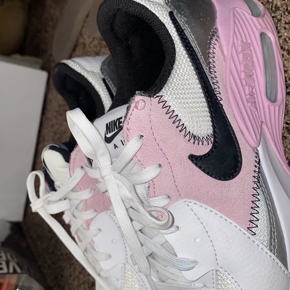 Super cute NIKE AIR shoes - Picture 2 of 5